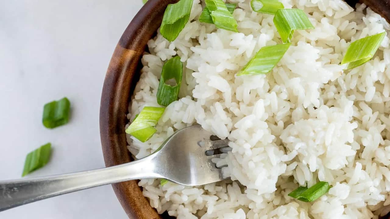 कुछ लोगों का मानना होता है कि चावल खाने से वजन बढ़ता है।