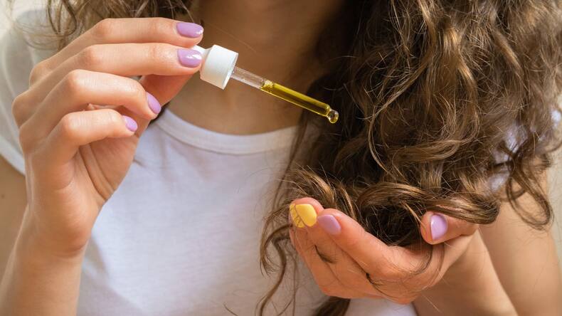 5 best castor oil combinations for faster hair growth in monsoon based on your hair type
