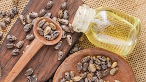 5 best castor oil combinations for faster hair growth in monsoon based on your hair type