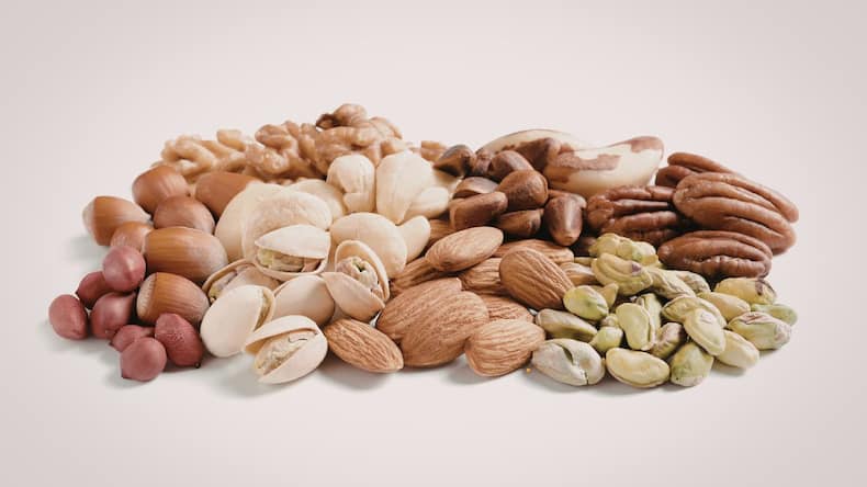 5 foods that reduce seasonal hair loss backed by science