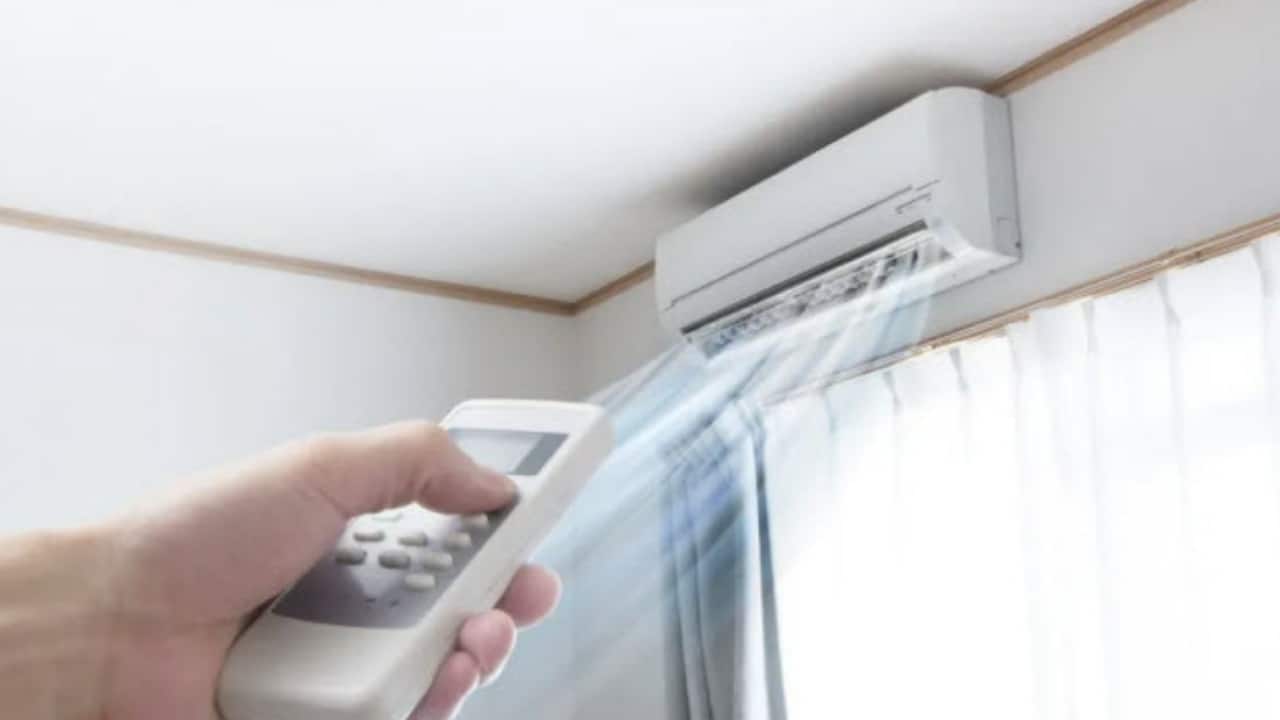 AC के तापमान को 24- 26°C के बीच रखें।