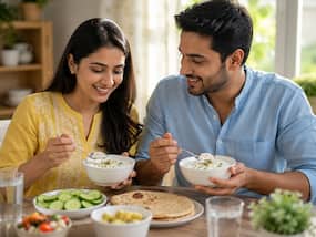 गर्मियों में दही के साथ क्या खाना चाहिए? जानें 5 फायदेमंद तरीके