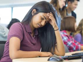 NEET के बाद तनाव में छात्र: Burnout और Depression के कौन से संकेत नहीं करने चाहिए नजरअंदाज?