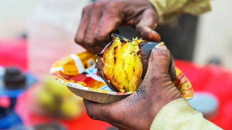 मानसून में बार-बार बीमार क्यों पड़ जाते हैं बच्चे? इस तरह से करें बचाव
