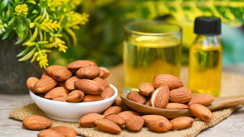 5 hair oils for frizzy hair in monsoon