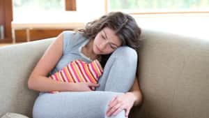 Endometriosis Expaliner: एंडोमेट्रियोसिस क्या है? पीरियड्स का दर्द कब बन जाता है बीमारी का संकेत, जानें लक्षण