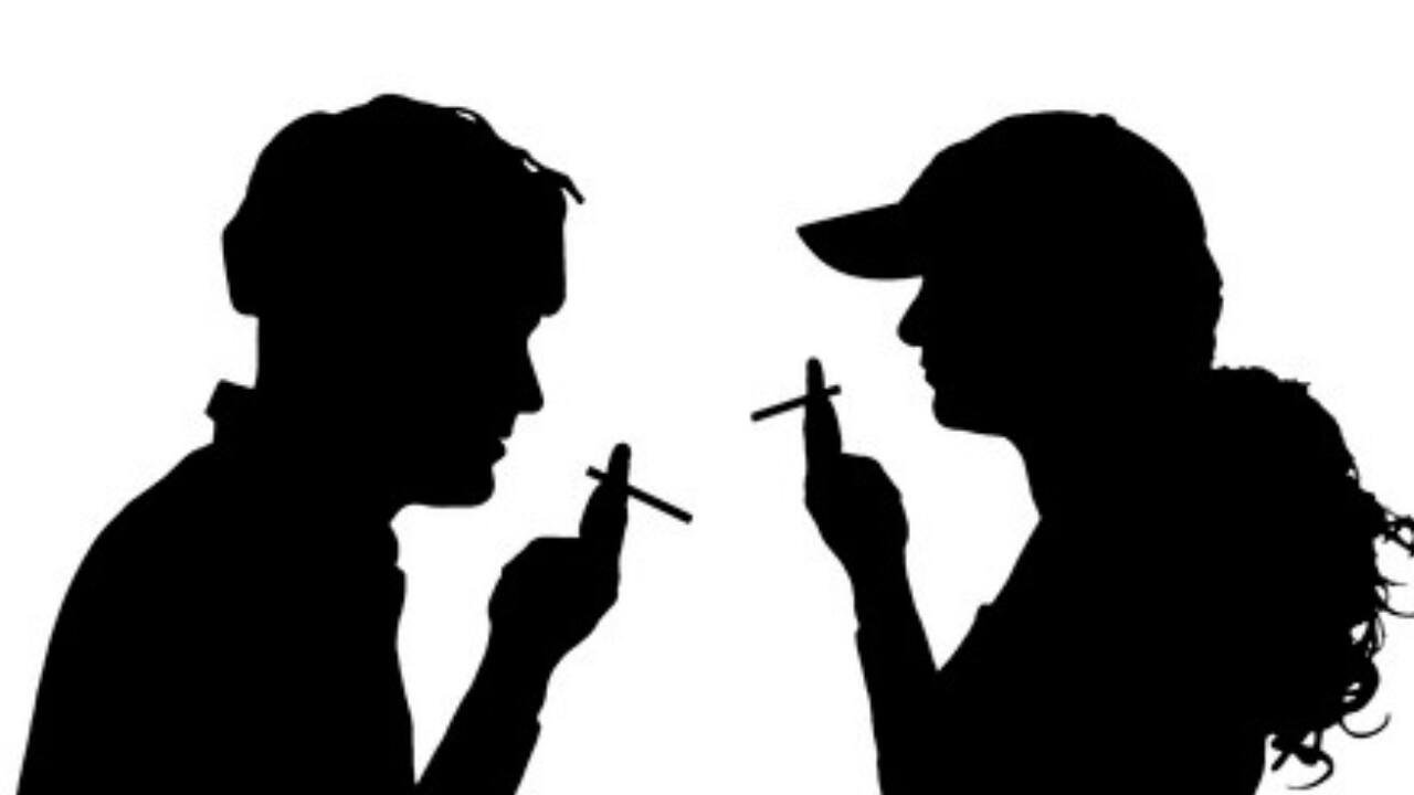 सिगरेट छोड़ना मुश्किल काम होता है।