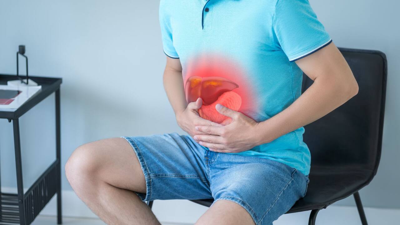 लिवर की बीमारी से बचने के लिए शराब न पिएं।