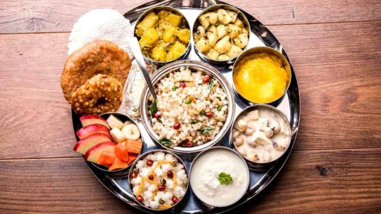 व्रत में ज्यादा तला- भुना खाने से बचना चाहिए।