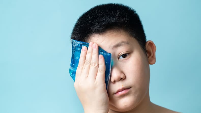 5 natural tips that may help reduce eye bags