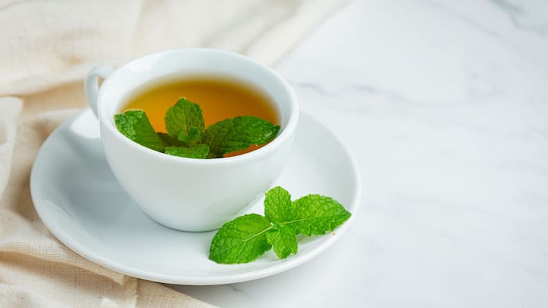 5 herbal tea to reduce bloating during monsoon