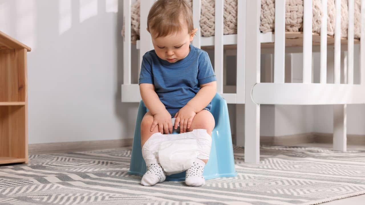 baby poops