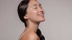 सुबह उठते ही ये 5 काम करें, स्किन और बाल दोनों ही हेल्दी रहेंगे