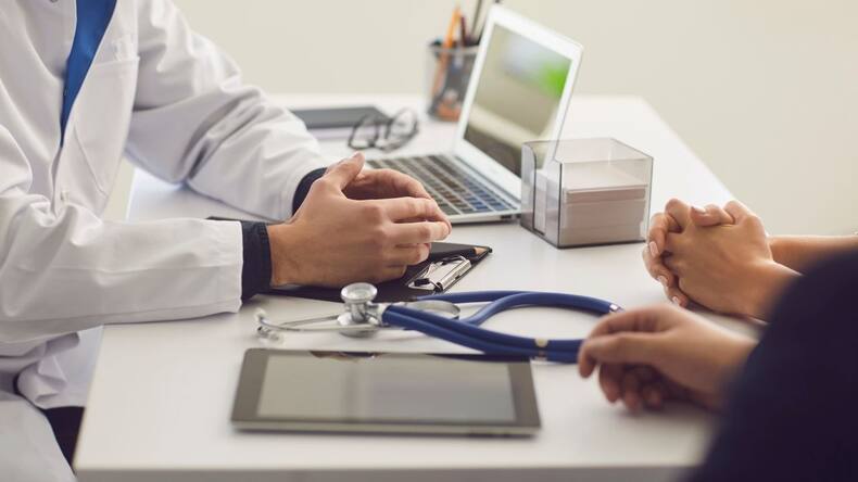पानी पीने के बाद भी बार-बार प्यास क्यों लगती है? जानें पॉलीडिप्सिया के 5 आम कारण
