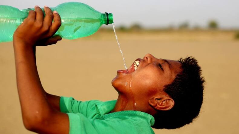 पानी पीने के बाद भी बार-बार प्यास क्यों लगती है? जानें पॉलीडिप्सिया के 5 आम कारण