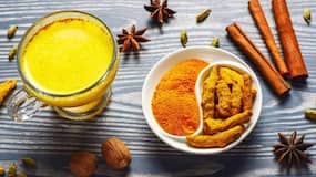 क्या हल्दी वाला दूध पीने से बढ़ती है इम्यूनिटी, जानें रिसर्च और डॉक्टर की राय