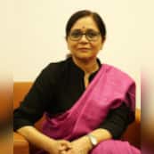 डॉ. इला गुप्ता एक प्रतिष्ठित फर्टिलिटी विशेषज्ञ एवं आईवीएफ कंसल्टेंट हैं, जो बांझपन (Infertility) से जूझ रहे दंपत्तियों को आधुनिक चिकित्सा तकनीकों के माध्यम से माता-पिता बनने का अवसर प्रदान करने में समर्पित हैं। प्रिस्टीन केयर फर्टिलिटी एंड आईवीएफ हॉस्पिटल में चेयरपर्सन एवं चीफ आईवीएफ कंसल्टेंट के रूप में वे उन्नत प्रजनन उपचार सेवाओं का नेतृत्व कर रही हैं। डॉ. गुप्ता का लक्ष्य प्रत्येक दंपत्ति को व्यक्तिगत एवं संवेदनशील देखभाल प्रदान करना है। वे आधुनिक तकनीक, सटीक निदान और रोगी-केंद्रित दृष्टिकोण के संयोजन से उच्च सफलता दर सुनिश्चित करने का प्रयास करती हैं। उनका मानना है कि सही मार्गदर्शन, भावनात्मक सहयोग और वैज्ञानिक उपचार से बांझपन की समस्या का प्रभावी समाधान संभव है।