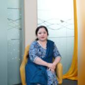 डॉ. ऋचा शर्मा एक अनुभवी और समर्पित Advanced Bariatric Nutritionist एवं Senior Dietitian हैं, जो मरीजों को वैज्ञानिक और व्यक्तिगत पोषण मार्गदर्शन प्रदान करने में विशेषज्ञता रखती हैं। वर्तमान में वे Atharth Super Speciality Hospitals में कार्यरत हैं, जहाँ वे वजन प्रबंधन, बैरिएट्रिक सर्जरी से पहले और बाद की डाइट प्लानिंग, और लाइफस्टाइल से जुड़ी बीमारियों के पोषण प्रबंधन में महत्वपूर्ण भूमिका निभा रही हैं। डॉ. ऋचा शर्मा का मानना है कि हर व्यक्ति का शरीर और उसकी जरूरतें अलग होती हैं। इसलिए वे “वन-साइज़-फिट्स-ऑल” की बजाय पर्सनलाइज्ड न्यूट्रिशन प्लान पर जोर देती हैं। उनका लक्ष्य केवल वजन कम कराना नहीं, बल्कि मरीज को हेल्दी और सस्टेनेबल लाइफस्टाइल अपनाने के लिए प्रेरित करना है। वे अपने मरीजों को सही खानपान, नियमितता और संतुलित जीवनशैली के जरिए लंबे समय तक स्वस्थ रहने के लिए मार्गदर्शन देती हैं। उनके द्वारा तैयार किए गए डाइट प्लान्स प्रैक्टिकल, आसान और दैनिक जीवन में अपनाने योग्य होते हैं।