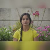 प्रियंका सिंह, दिल्ली में एक योग ट्रेनर हैं। उन्हें इस क्षेत्र में तकरीबन 10 वर्षों का अनुभव है।  प्रियंका ने भारतीय विद्या भवन से अपना योगा में डिप्लोमा कोर्स किया है। प्रियंका फिलहाल लोगों को ऑनलाइन और ऑफलाइन दोनों तरह से योगा सिखाती हैं। योग के अलावा प्रियंका ने ऑल इंडिया नेचर क्योर फेडरेशन (दिल्ली) से नेचुरोपैथी का भी कोर्स किया है/ योग के अलावा प्रियंका नेचुरोपैथी के बारे में भी जानकारी रखती हैं। इसके अलावा वो मार्शल आर्ट (कलरीपायट्टू), कैलिस्थेनिक्स प्रैक्टिशनर भी हैं। 