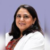 डॉ. अंजलि अनेजा दिल्ली-एनसीआर की जानी मानी, सीरियर और अनुभवी स्त्री रोग एवं प्रसूति रोग विशेषज्ञ हैं जो वर्तमान में द वूमेन हॉस्पिटल में एग्जिक्यूटिव डायरेक्टर के पद पर प्रेक्टिस कर रही हैं। चिकित्सा के क्षेत्र में 30 से अधिक वर्षों का शानदार अनुभव रखने वाली डॉ. अनेजा को महिलाओं के स्वास्थ्य, हाई-रिस्क प्रेग्नेंसी के प्रबंधन और एडवांस्ड लेप्रोस्कोपिक व रोबोटिक सर्जरी में महारत हासिल है। उन्होंने अपनी मेडिकल शिक्षा (MBBS) देश के सबसे प्रतिष्ठित संस्थानों—लेडी हार्डिंग मेडिकल कॉलेज और मौलाना आजाद मेडिकल कॉलेज (नई दिल्ली) से पूरी की है, और वे यूके के रॉयल कॉलेज (FRCOG, लंदन) की फेलो भी हैं। डॉ. अनेजा को न केवल उनकी बेहतरीन सर्जिकल स्किल्स और चिकित्सा ज्ञान के लिए जाना जाता है, बल्कि मरीजों के प्रति उनका दोस्ताना और शांत व्यवहार भी उन्हें महिलाओं के बीच काफी लोकप्रिय बनाता है। PCOD/PCOS, मेनोपॉज, फाइब्रॉएड जैसी समस्याओं से लेकर सेफ प्रेगनेंसी तक, महिलाओं के संपूर्ण स्वास्थ्य के लिए वे दिल्ली के सबसे भरोसेमंद और शीर्ष डॉक्टरों में से एक मानी जाती हैं।
