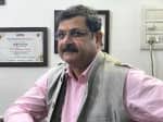 डॉ. दिवाकर सिंह आयुर्वेद के क्षेत्र में एक प्रमुख और अनुभवी चिकित्सक हैं, जो पिछले 30 वर्षों से सेक्सोलॉजिस्ट (आयुर्वेद) और कई अन्य तरह के आयुर्वेदिक उपचार कर रहे हैं। डॉ. दिवाकर सिंह दिल्ली के कनॉट प्लेस में वरुण हर्बल क्लिनिक में प्रैक्टिस करते हैं। उन्होंने 1992 में दिल्ली विश्वविद्यालय के ए एंड यू तिब्बिया कॉलेज से बीएएमएस पूरा किया